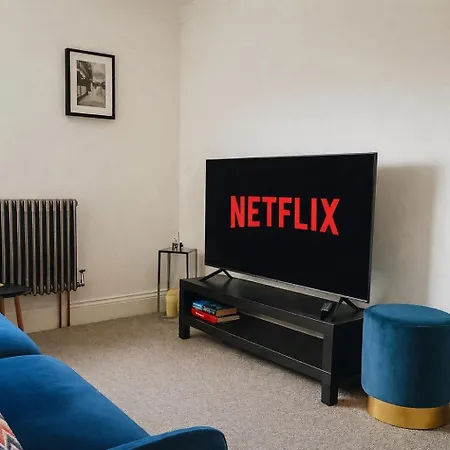 Brand New Stylish With Super King Bed In Apartment *