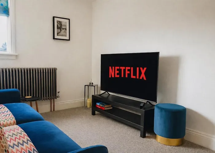 Brand New Stylish With Super King Bed In Apartment *