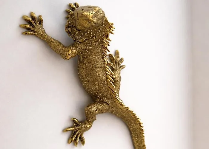 Brand New Stylish With Super King Bed In Apartment